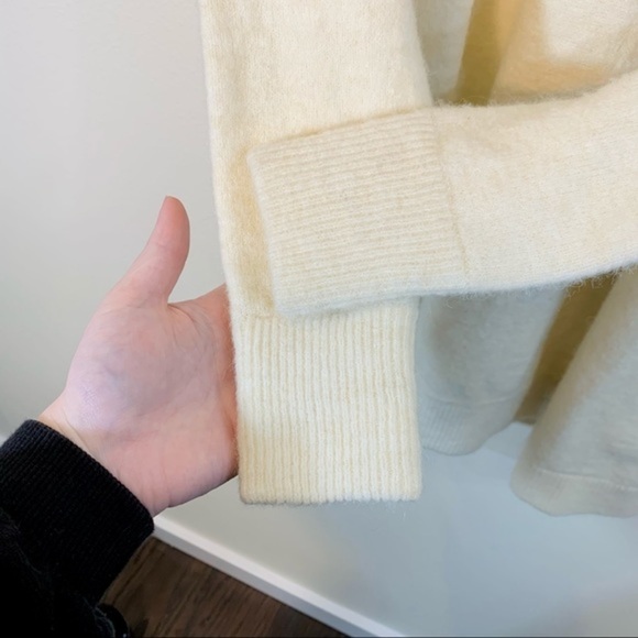 Wilfred Free Aritzia Cream White Wool Cardigan Sweater Sz XS - Picture 3 of 8